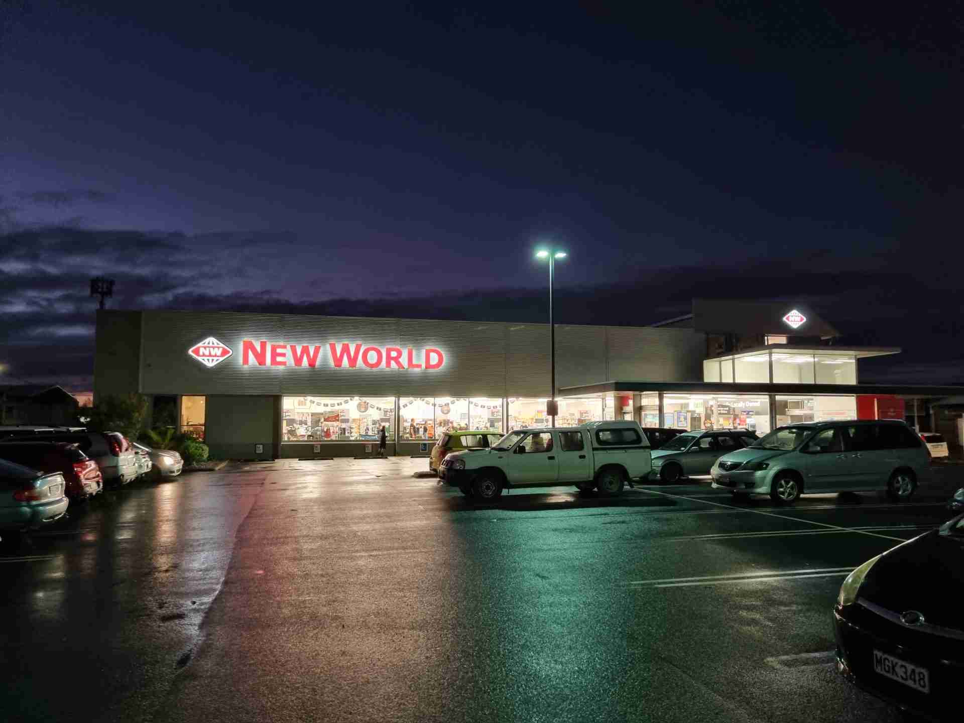 Foodstuffs review says the case for splitting Pak’nSave from New World only works if supermarkets lose money